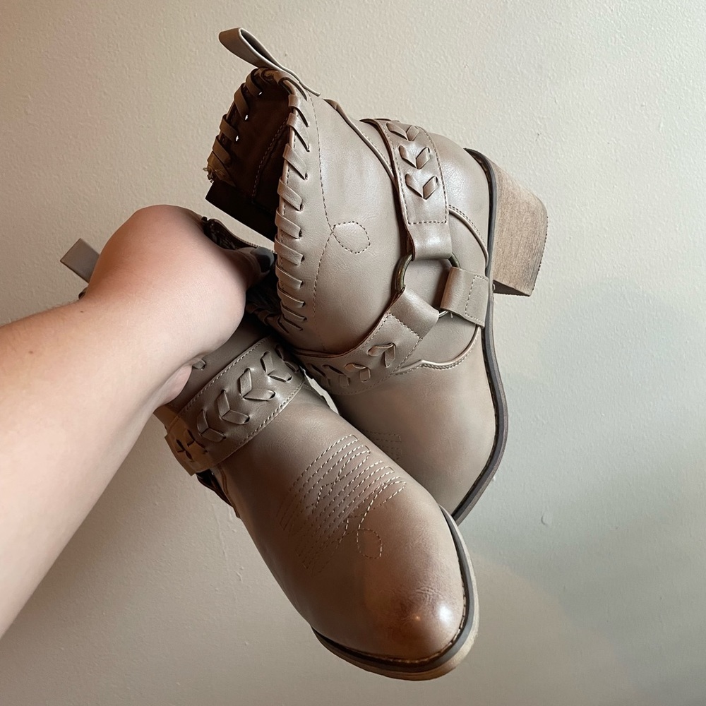 Altar’d State women’s size 8 short cowgirl boots